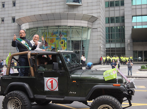 蘇貞昌陪游錫堃掃街 盼翻轉新北市選情