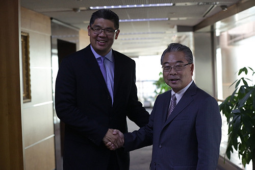 經濟牌一直打 連勝文訪許勝雄請益經濟建言