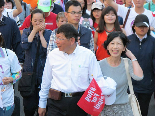 前廣達執行長投書媒體  挺柯P選光榮價值