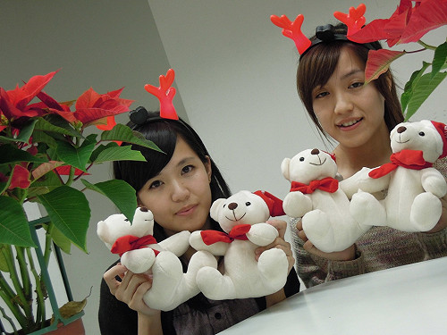 2012新北平安夜 耶誕裝扮拿小熊