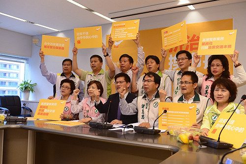 胡志強對員警釋利多  林佳龍：跟進我政見