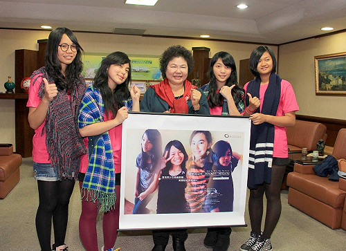 高雄Girl's國際發聲 陳菊鼓舞祝福