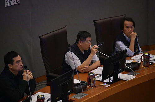 柯文哲：早知你要問颱風值班這一題