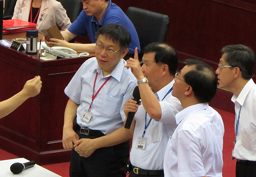 篤信風水拒遷戶 柯P承諾溝通：我道行更高