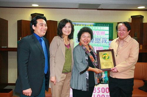 潘思源發願捐百億 陳菊欽佩感動