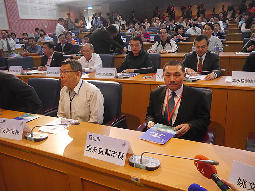 辦松機論壇 柯P：松機不可能廢，最多遷建