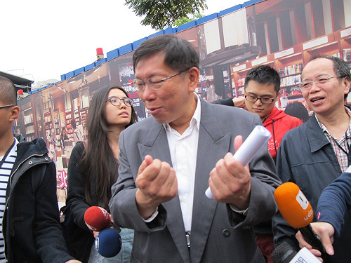 柯文哲：打領帶  太虐待自己 很不健康