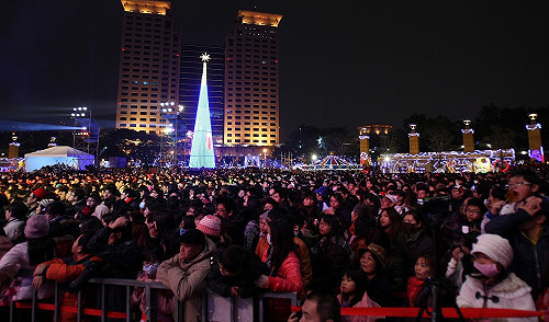 新北耶誕演唱會  馬英九朱立倫共同點燈