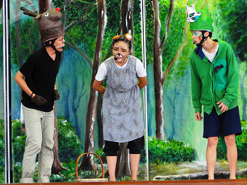 卡其色兒童劇團  熱血高中生入偏鄉表演