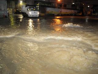 雷雨襲新北市 多處路段積水