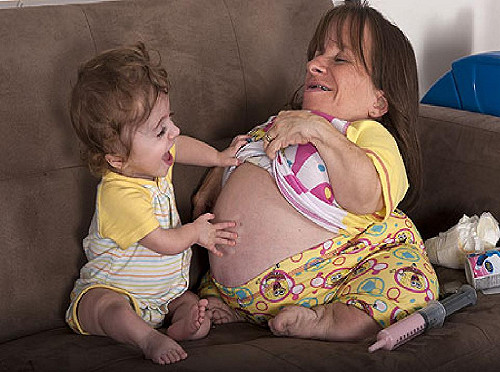 最嬌小的媽咪—71公分高的史黛西