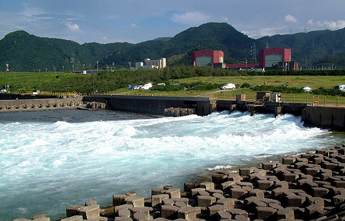 核電廠冷水塔充斥垃圾    美專家倒抽一口氣