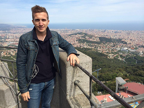 遭父母「驅魔」改變性向  法同志疑輕生