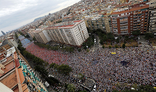 要從西班牙獨立  50萬加泰隆尼亞人上街示威
