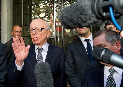 梅鐸再失老臣 登報道歉止血