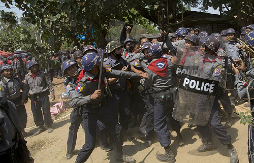 緬甸學生上街反惡法 警方暴力鎮壓拘捕百人