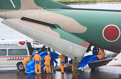 日本自衛隊  開放海外攜輕型重火力武器