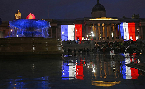 英倫聲援法國  自由平等博愛三色光普照