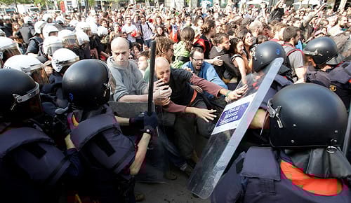 憤怒！西班牙逾10萬人上街頭