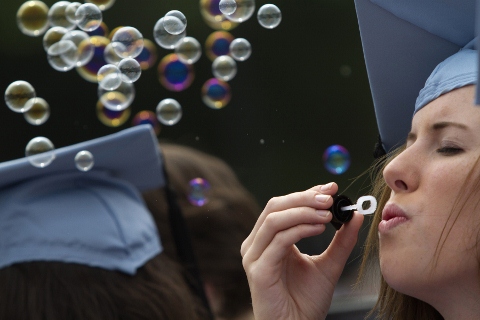 失業率高 美應屆畢業生難找工作