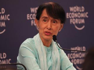 翁山蘇姬想選2015總統  呼籲修改憲法