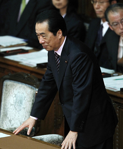 不信任案遭否決  菅直人有驚無險保大位