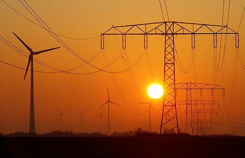 德民調：錯誤政策造成油電雙漲