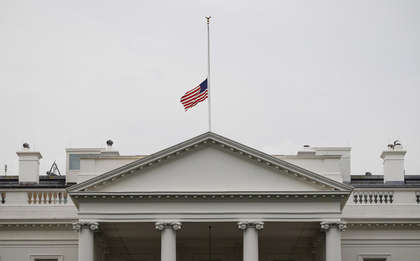 《黑暗騎士》首映釀悲劇  白宮降半旗6天