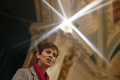 首位女主教藍莉比 自幼庭訓「凡事皆可能」