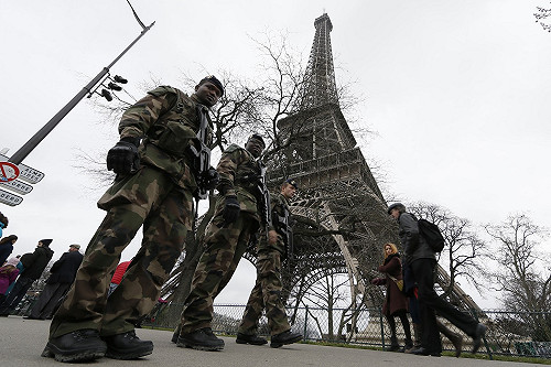 法總理：面對前所未有的恐怖威脅 加強警戒
