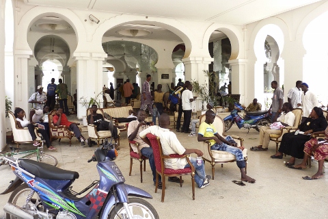 馬里暴民衝入總統府毆昏臨時總統