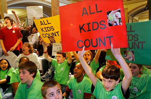 養兒不易 小到大逾24萬美元