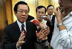 打小白球是在做外交  楊進添力挺袁健生