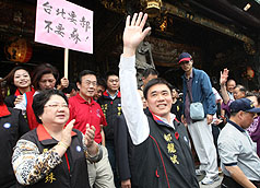 郝龍斌保安宮上香    宣布尋求連任台北市長