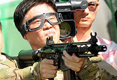 郝龍斌漆彈趴慶生   自豪不輸新兵日記