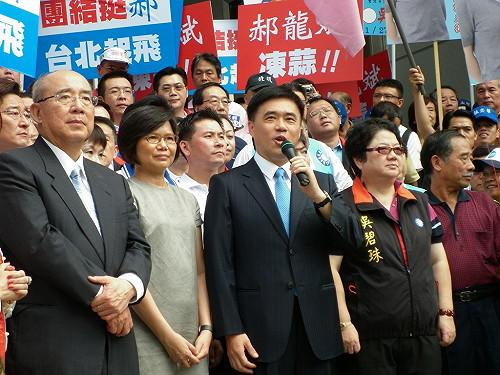 郝龍斌登記參選  高喊一定贏