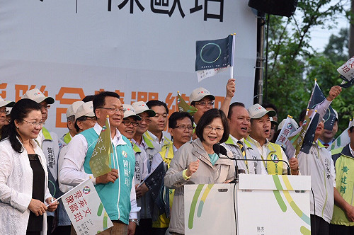 朱批政策空洞  小英：把國內選戰打到美國去