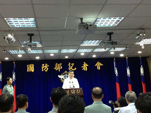 高華柱澄清不請辭  將檢討軍中人權保障