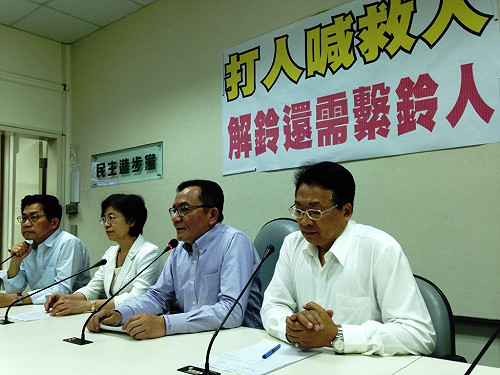 遭批阻民生法案  綠：邱毅口水吃多會說謊