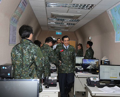 政軍兵推完畢 馬英九穿新迷彩外套視導