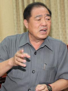 張通榮關說醜態 拍桌嗆女警：妳趕快請調