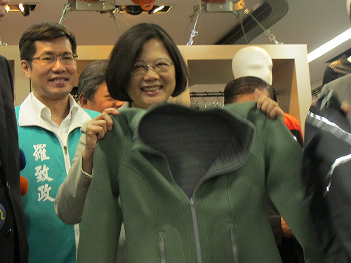 小英：朱立倫怎麼了？  要打藍綠歸隊牌