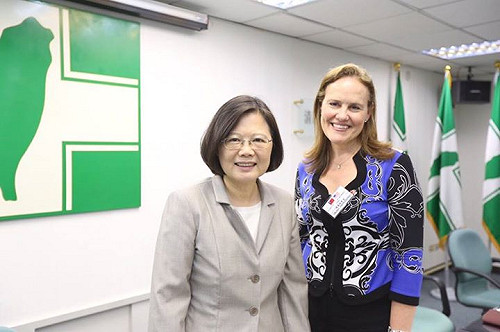 接見美前國防次長 蔡英文：發展本土國防產業