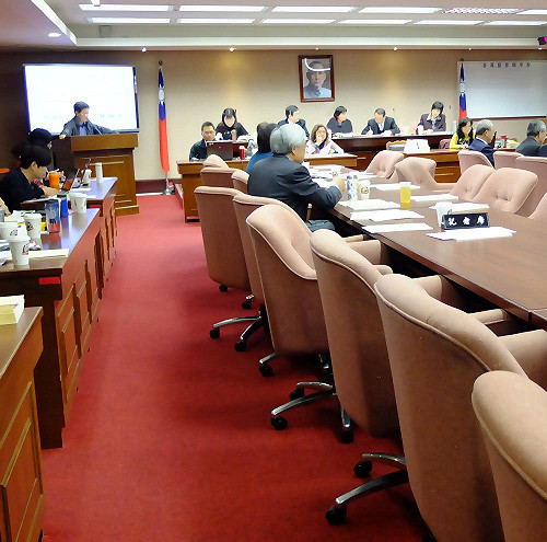 綠批藍公聽會違法  張慶忠宣布散會