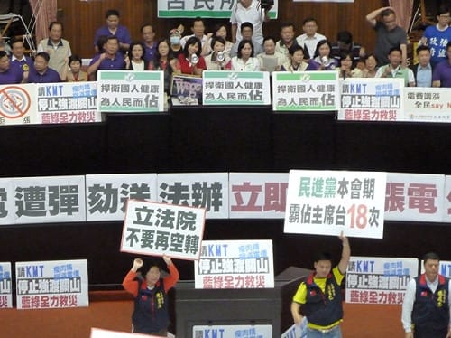 立院藍綠對抗  單項法案通過代價近2億