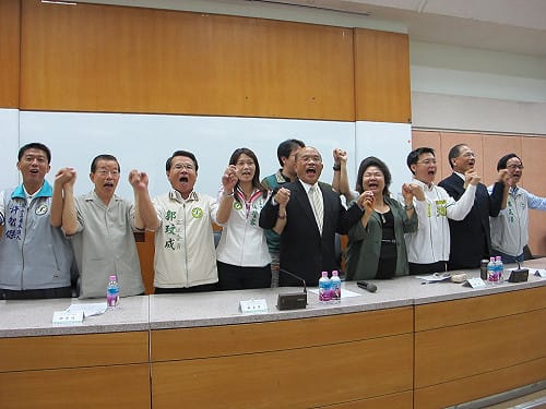 雙英支持度  謝長廷：藍綠史上最接近