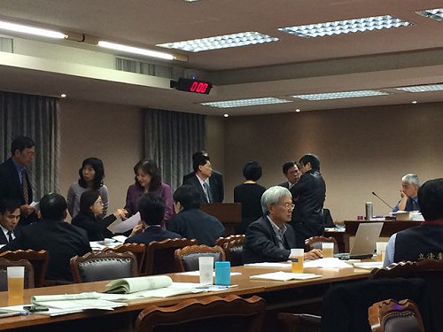 公投法初審通過電子連署 降低門檻再等等