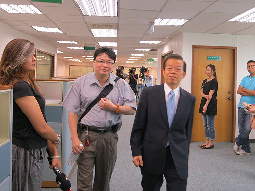 謝長廷：發生軍中人權命案 應連坐到司令