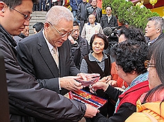 吳揆發紅包  透露落選立委可能入閣