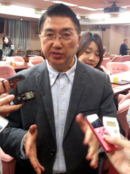 服貿案套用行政命令？林鴻池不願鬆口